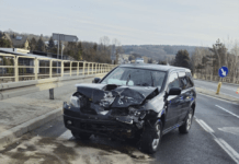 parkosz-kolizja-citroen-mitsubishi