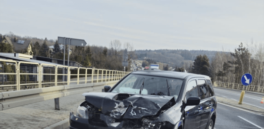 parkosz-kolizja-citroen-mitsubishi