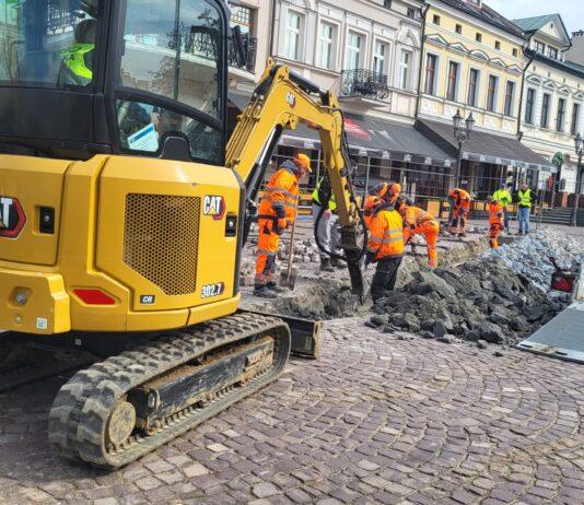 Dlaczego remontują rzeszowski Rynek akurat przed otwarciem ogródków?