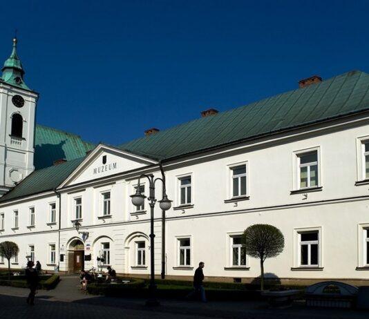 “Sztuka jest Kobietą”. Warsztaty z okazji Dnia Kobiet w Muzeum Okręgowym w Rzeszowie Muzeum Okręgowe w Rzeszowie