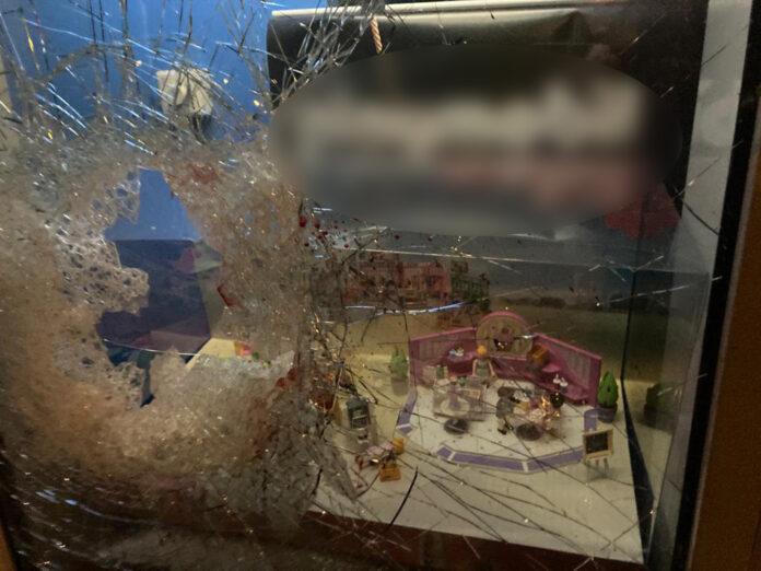 witryna-sklepowa-zniszczenie