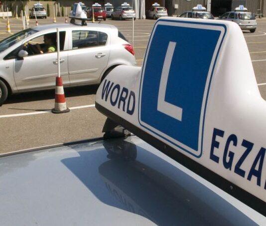 Mężczyzna na egzaminie na prawo jazdy mylił kierunki. Miał promil alkoholu w organizmie word-egzamin-nauka-jazdy