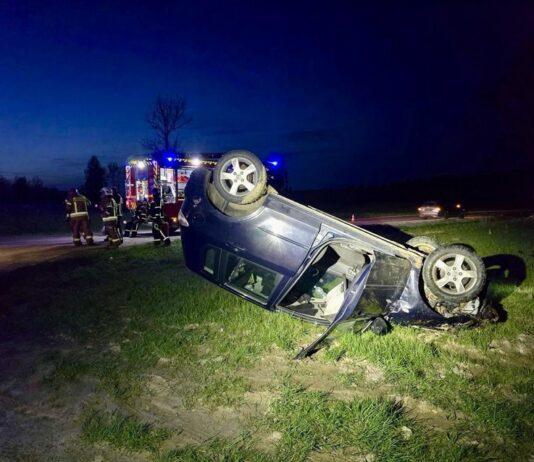Wsiadł do nie swojego auta kompletnie pijany. Skończyło się dachowaniem