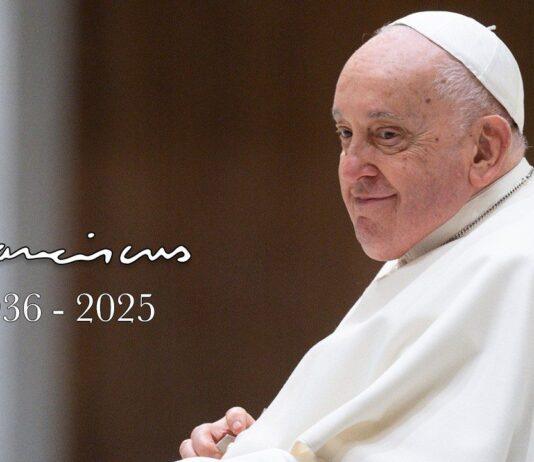 Papież Franciszek ze sztywnej, hierarchicznej struktury próbował stworzyć wspólnotę papiez-franciszek