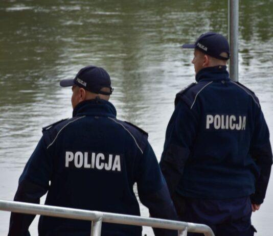 42-latka wysłała niepokojącą wiadomość. Policja odnalazła ją nad Sanem