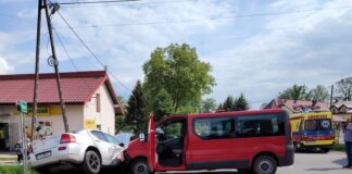 bzaianka-zderzenie-bus-osobowka