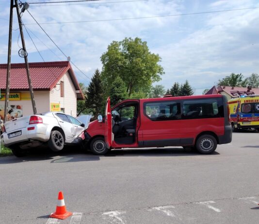 bzaianka-zderzenie-bus-osobowka