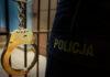 Skandal w podrzeszowskiej policji. Ktoś próbował wrobić dwóch mężczyzn w rabunek, o który oskarżono policjanta