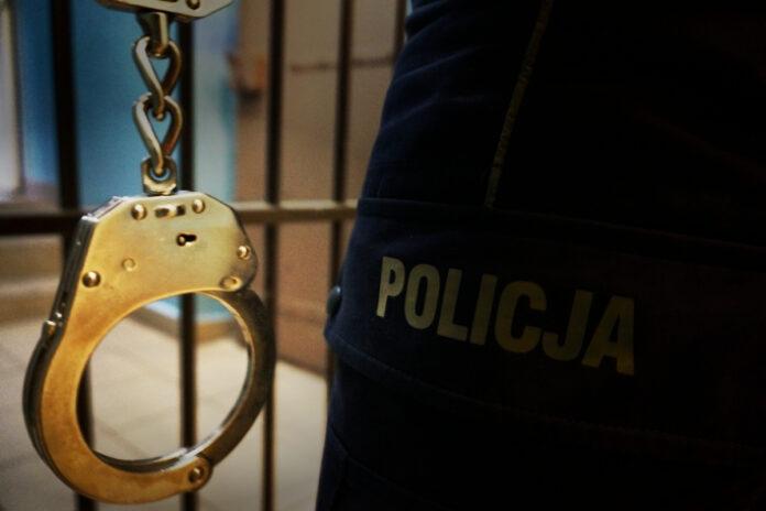 policja-policjant-kajdanki