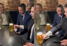 Niedawno Mentzen niemal wygrał z Trzaskowskim na Podkarpaciu. Dziś oskarżany jest o “zdradę ideologiczną” sikorski-trzaskowski-mentzen