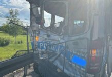 a4-zderzenie-samochod-ciezarowy-radiowoz-policji