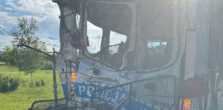 a4-zderzenie-samochod-ciezarowy-radiowoz-policji