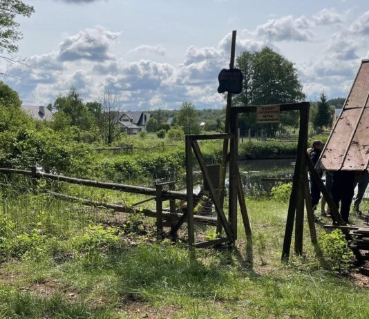 Tragedia na prywatnej posesji. Ze stawu wyłowiono ciało 69-latka utoniecie