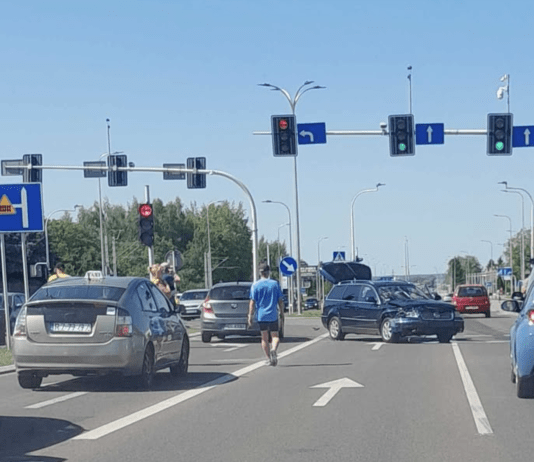 Zderzenie na skrzyżowaniu Warszawskiej i Myśliwskiej w Rzeszowie. Niedzielne popołudnie w korku zderzenie-warszawska-mysliwska