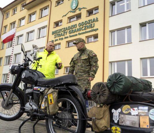 Zawodowo nosi mundur, w wolnym czasie przywraca do życia zabytkowe, polskie motocykle. Funkcjonariusz SG z nietypową pasją