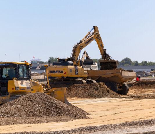 Beton zastąpi asfalt. Lotnisko w Jasionce modernizuje pas startowy za 48 mln zł