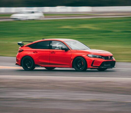 Oferta pracy: mechanik, budowa aut do motorsportu