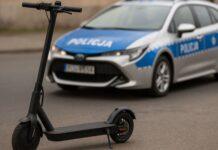 Ścigał się z kolegą na hulajnodze elektrycznej i się przewrócił. Kask uratował mu życie