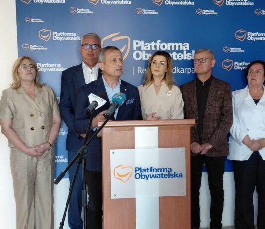 Politycy PO chcą sesji nadzwyczajnej sejmiku. Żądają wyjaśnień od marszałka ws. pieniędzy z KPO