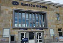 Kas biletowych w kontenerze już nie będzie. Po dwóch latach opóźnienia Rzeszów Główny wraca do życia