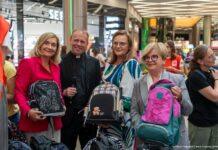 Finał akcji „Tornister pełen uśmiechu”. Ponad 1300 dzieci otrzymało szkolne wyprawki