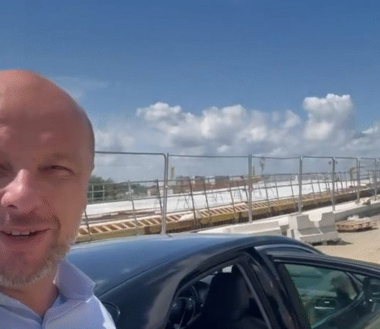 Pierwszy, „inauguracyjny” przejazd Konrada Fijołka po Wisłokostradzie. Prezydent Rzeszowa pokazał postępy