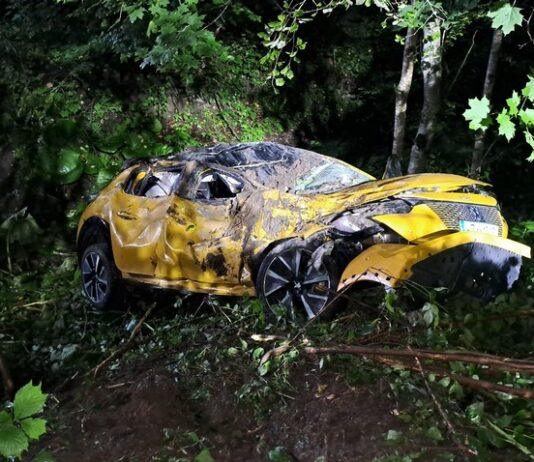 Makabryczny wypadek w Makowej. Dachowanie i zmasakrowany samochód