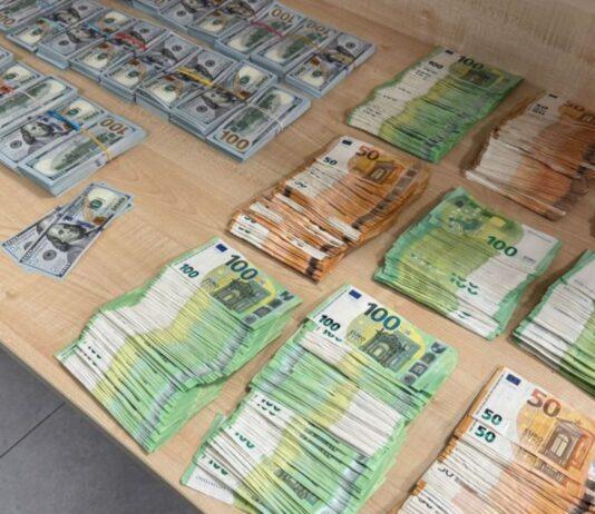 Pies tropiciel wykrył 1,3 mln złotych w bagażu Ukrainki na przejściu granicznym