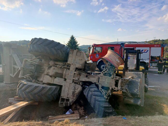 jasienica-rosielna-wywrocony-ciagnik