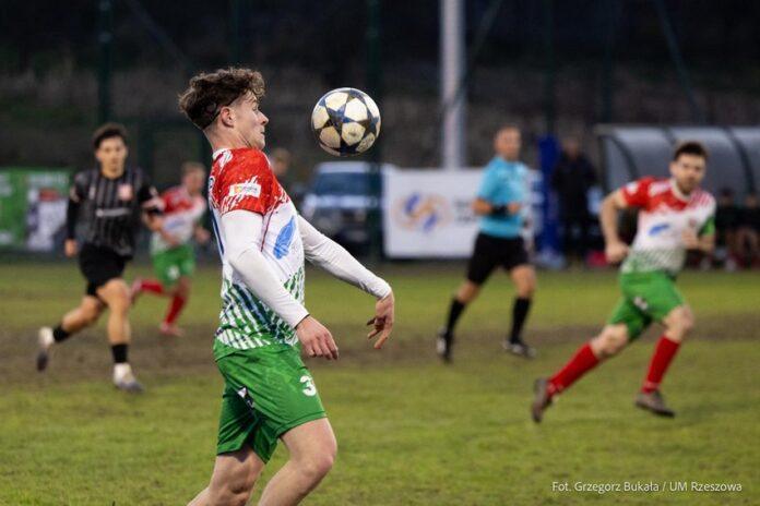 Otwarcie stadionu na osiedlu Budziwój w Rzeszowie po rozbudowie