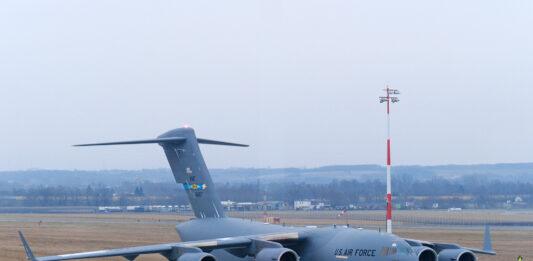 amerykanski-samolot-transportowy-lotnisko-jasionka