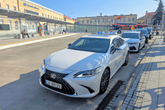 nowe-taksowki-na-rzeszowskim-dworcu-1