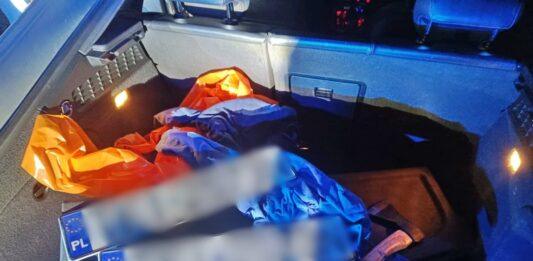 Policyjny pościg i skuteczne zatrzymanie 26-latka w sportowym audi