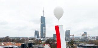 Balon z 20-metrową biało-czerwoną flagą wzniósł się już w rzeszowskie powietrze