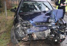 Ledwo dostał prawo jazdy, a już zaliczył spotkanie z drzewem. Mogło skończyć się tragedią