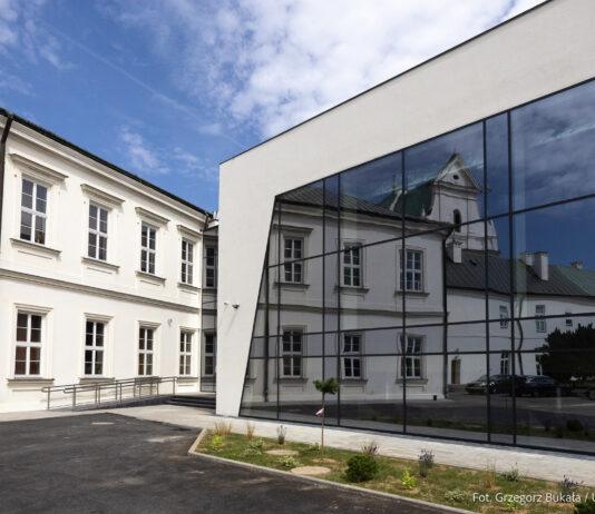 Miliony w sport i edukację. Rzeszowskie hale sportowe z tytułem „Budowa Roku Podkarpacia 2024”