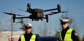 Policyjny dron widzi nawet czy masz zapięte pasy. Działania „Czerwone Światło – STOP”