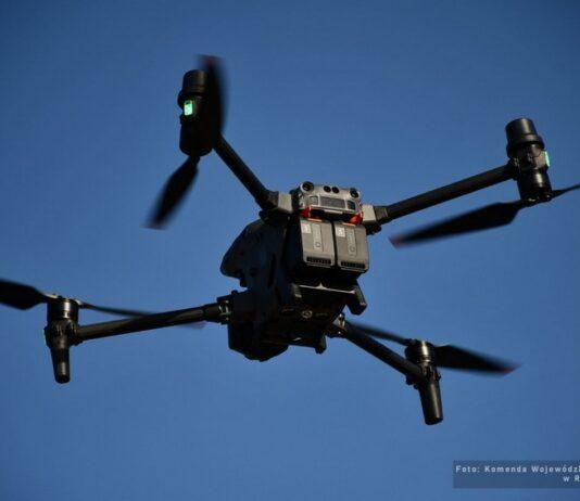Na Podkarpaciu ma powstać Dolina Dronowa za ok. 135 mln zł Policyjny dron widzi nawet czy masz zapięte pasy. Działania „Czerwone Światło – STOP”