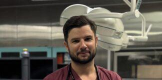 Rzeszowski lekarz Bartłomiej Wróbel otrzymał prestiżowy certyfikat