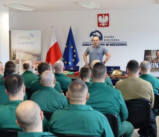 Były Mistrz Świata WBC Łukasz Różański odwiedził Zakład Karny w Rzeszowie