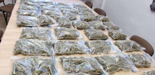 Narkotyki w torebkach