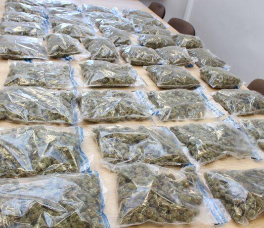 Narkotyki w torebkach