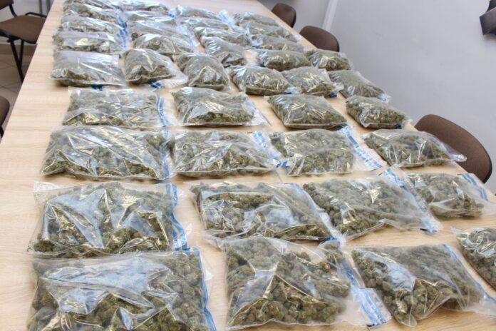 Narkotyki w torebkach