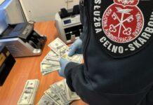 Ukrainka próbowała przewieźć przez granicę 40 tys. dolarów. Musi zapłacić srogi mandat