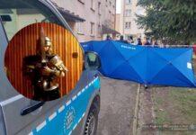 Wstrząsające wyniki sekcji zwłok po tragedii w Sanoku. Matka zginęła od ciosów mieczem, syn od kul