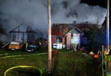 Pożar domu w Komańczy. Akcja gaśnicza trwała niemal 7 godzin