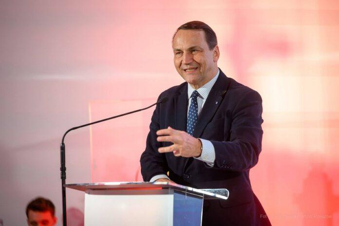 sikorski-w-krosnie Sikorski w Krośnie: „Rosja prowadzi wojnę hybrydową przeciw całemu Zachodowi”