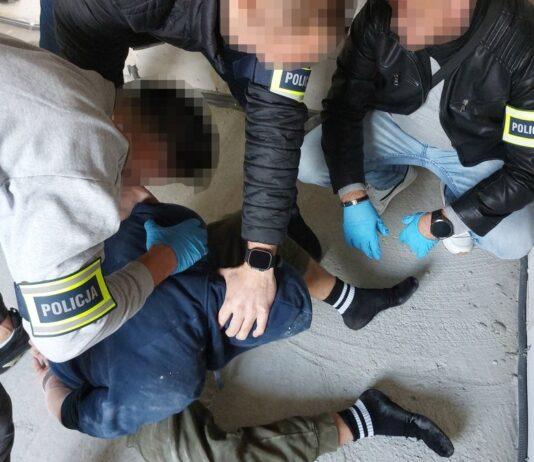 Włamali się do sklepu i ukradli ok. 30 tys. złotych. Obaj byli wcześniej karani Dwaj mężczyźni włamali się do sklepu i ukradli ok. 30 tys. złotych