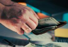 Raport: 16 proc. Polaków pożyczyło lub ma zamiar pożyczyć pieniądze na urządzenie świąt