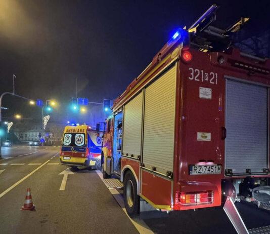 Pożar mieszkania w Rzeszowie. Dwie osoby trafiły do szpitala, doszło do ewakuacji mieszkańców